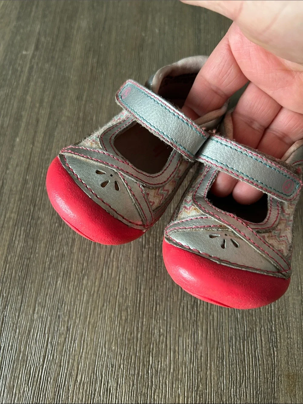 Stride Rite Girls Silver and Coral Mary Janes, Sz. 3.5, Good Condition.